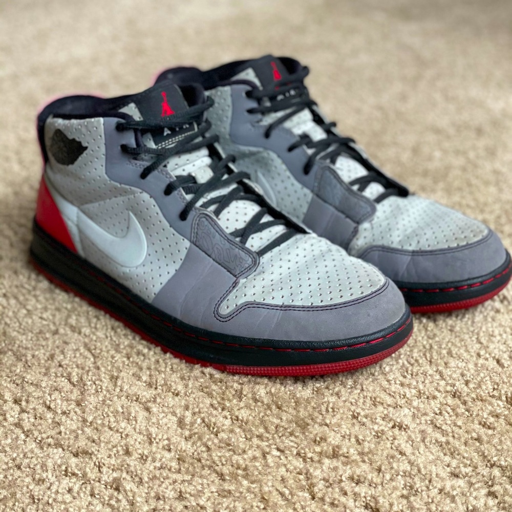 Air Jordan Mid’s